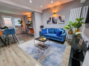 4-bedroom Home Close to City Centre with Free ℗